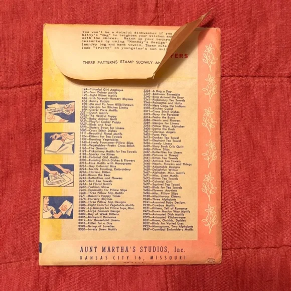 Vintage Uncut Aunt Martha's Embroidery Transfer Pattern 129 Kitten Motifs - Picture 2 of 6